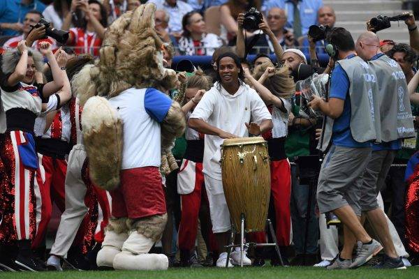 Campeão do mundo em 2002, Ronaldinho Gaúcho assume cada vez mais o papel de celebridade da bola. Foto AFP