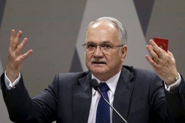 “Madrinha” de Fachin, Gleisi se diz decepcionada com ministro no caso Lula