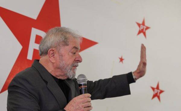 PT tenta inverter sinais e criar a lei do ficha suja