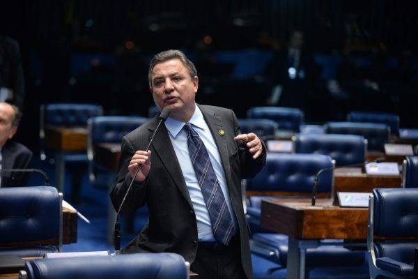 O senador Zezé Perrella (MDB-MG) no Plenário do Senado Federal (Foto: Jefferson Rudy/Agência Senado)