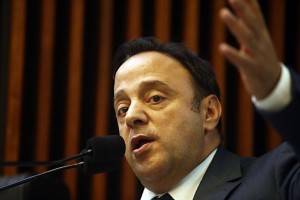 Diário da política: Escola sem partido avança; Ratinho não se mete