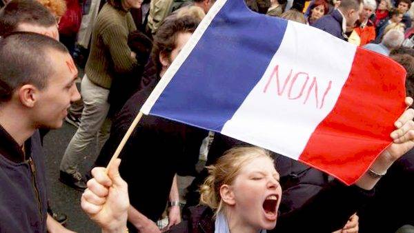 Manifestação contra o ultradireitista Jean-Marie Le Pen, em 2002. Foto: Reprodução/internet