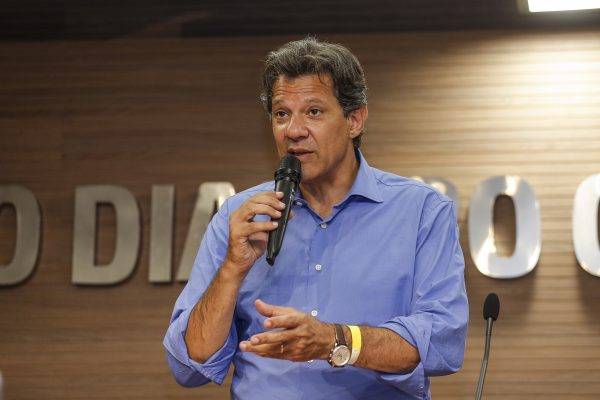 Fernando Haddad, candidato do PT, ainda defende Lula.