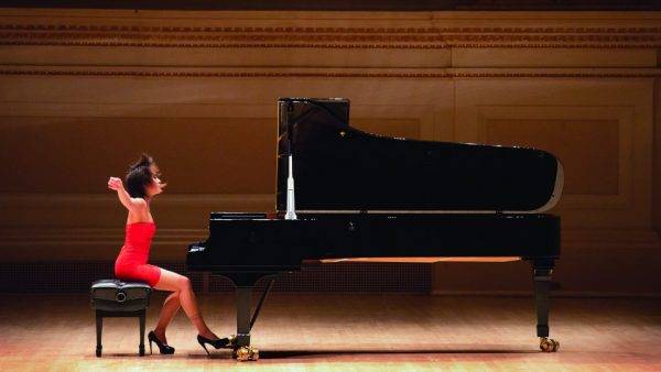 Inacreditável: a pianista Yuja Wang se apresenta em Curitiba