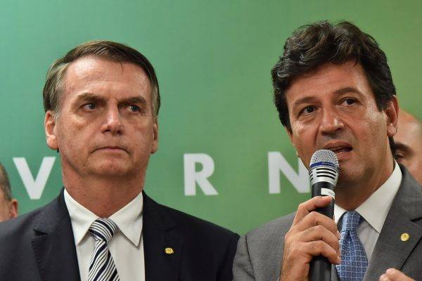 O presidente eleito Jair Bolsonaro oficializa a indicação de Luiz Henrique Mandetta para ministro da Saúde: deputado do DEM é investigado por causa de convênio firmado quando era secretário de Saúde de Campo Grande (MS). Foto: Governo de Transição/Flickr