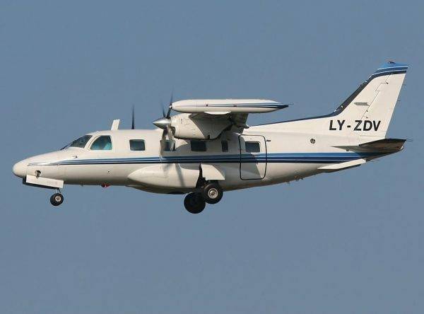 Avião bimotor Mitsubishi do mesmo modelo usado pelo senador Acir Gurgacz: R$ 133 mil para abastecer a aeronave, com dinheiro público. Foto: Alan Lebeda/Wikipedia.