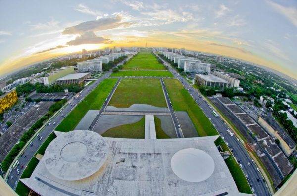 A Esplanada dos Ministérios vista do alto do prédio do Congresso Nacional. Foto: Ana Volpe