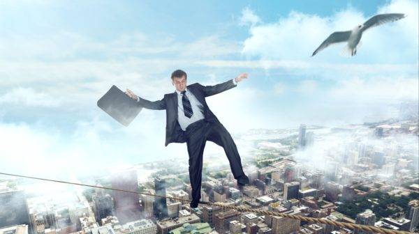 Aprenda a cuidar do seu dinheiro para não viver na corda bamba. (Foto: Bigstock)
