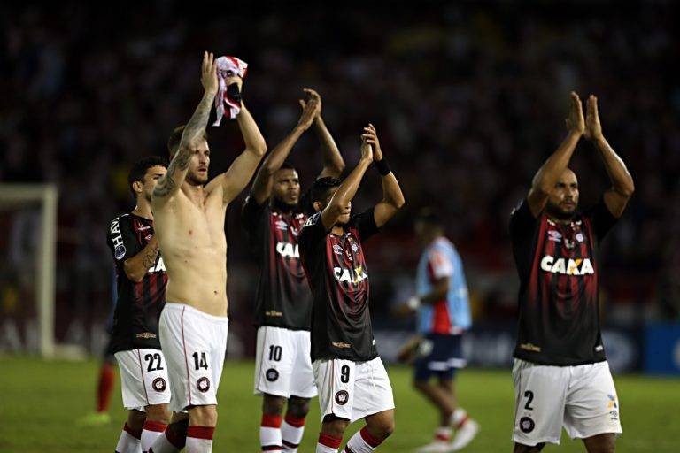 Junior Barranquilla x Atlético-PR: jogadores do Furacão após o jogo na Colômbia. Foto de Albari Rosa/Gazeta do Povo