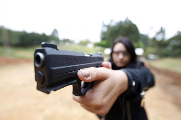 Quem gosta de armas mais que os bolsonaristas? A extrema-esquerda