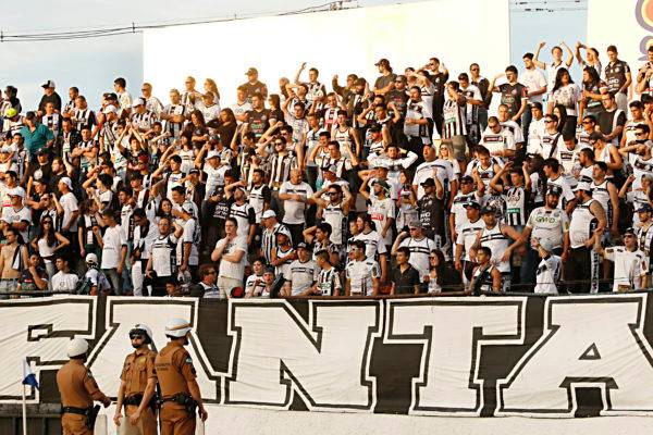 Camisas de outros times e “torcida humana”: não. Estádio precisa ser hostil