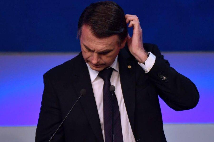 Bolsonaro finalmente faz jus à alcunha