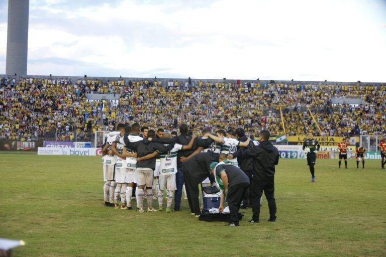 Coritiba tem obrigação de ganhar o turno. Se perder, meu Deus… Jogadores do Coritiba comemoram vitória sobre o Cascavel.