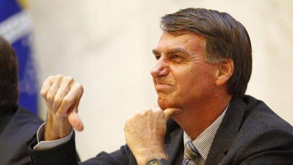 Parlamentarismo por PEC: um 7 x 1 de gols contra