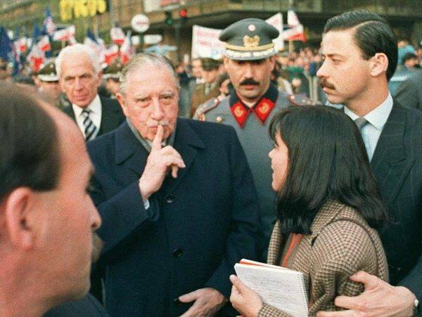 O ditador chileno Augusto Pinochet em Santiago, Chile, em agosto de 1988. Foto: Marco Ugarte / AFP