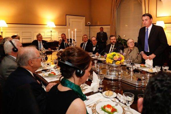 Presidente da República Jair Bolsonaro durante jantar com formadores de opinião, em Washington (EUA). Foto Alan Santos/PR.
