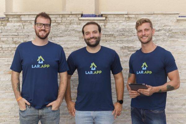 Leonardo Boz, Rafael Lauand e José Thiago Vanni, fundadores da startup LAR, de administração digital de condomínios. Foto: Divulgação