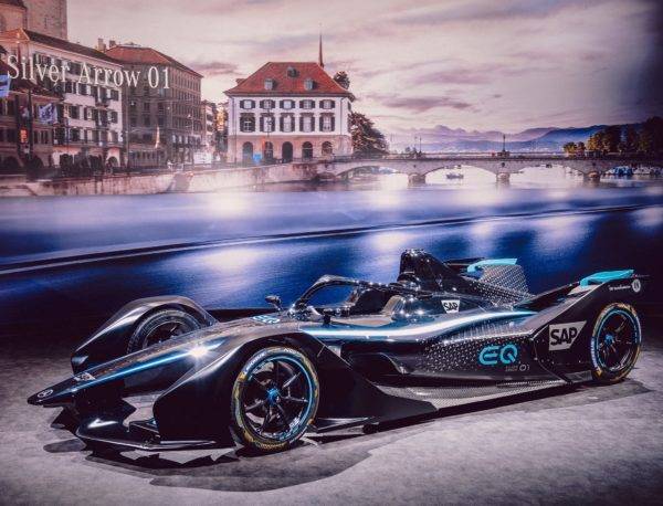 Mercedes-Benz anuncia seu primeiro carro de corrida completamente elétrico