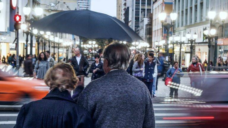 Por que se aposentar aos 65 não é ‘trabalhar até morrer’ Foto: Daniel Castellano/Arquivo/Gazeta do Povo