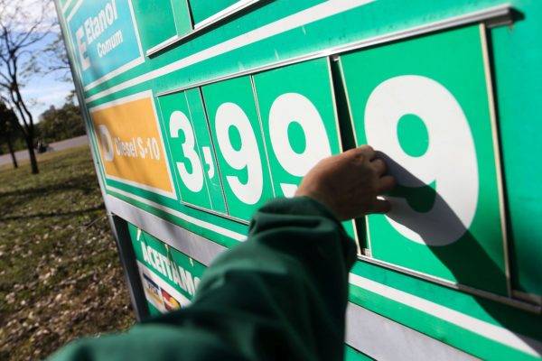 Preço do petróleo em alta levou a Petrobras a subir o valor do diesel. Bolsonaro mandou baixar.
Foto: Marcelo Camargo/Agência Brasil