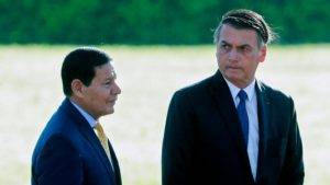 A economia se arrastando e o governo brigando no parquinho ideológico (Foto: Sérgio Lima/AFP)