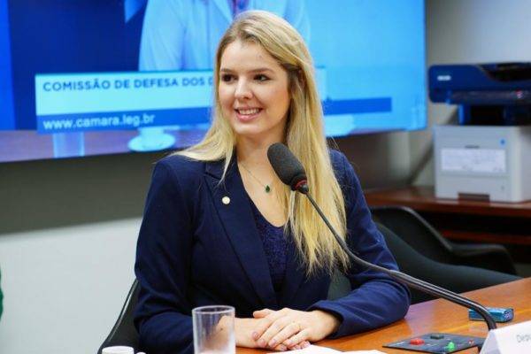 Deputada Luisa Canziani na presidência da Comissão dos Direitos da Mulher (Foto: Will Shutter/Câmara dos Deputados)