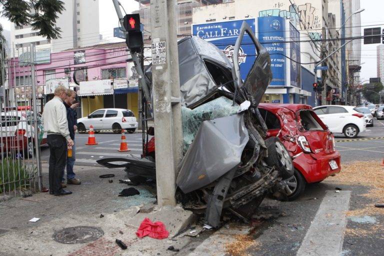 Existe a “indústria da multa de trânsito”? "Foto: Aniele Nascimento/Gazeta do Povo"