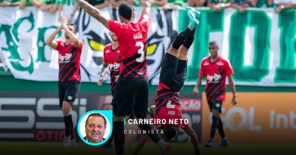 Rony, um dos poupados no jogo, entrou e fez o gol. Foto da comemoração do atleticano em Chapecó. Imagem: LIAMARA POLLI/AM PRESS & IMAGES/ESTADÃO CONTEÚDO