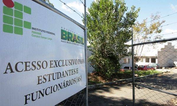 As vagas são para cargos administrativos e professores, com lotação em vinte cidades do estado do Paraná. (Foto: Arquivo/Gazeta do Povo)