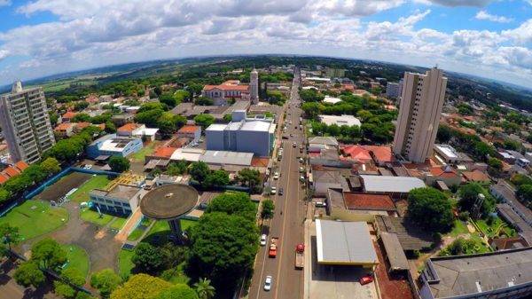 O município de Mandaguari tem pouco mais de 30 mil habitantes e está localizado na região norte central do estado do Paraná. (Foto: Facebook/Prefeitura de Mandaguari)