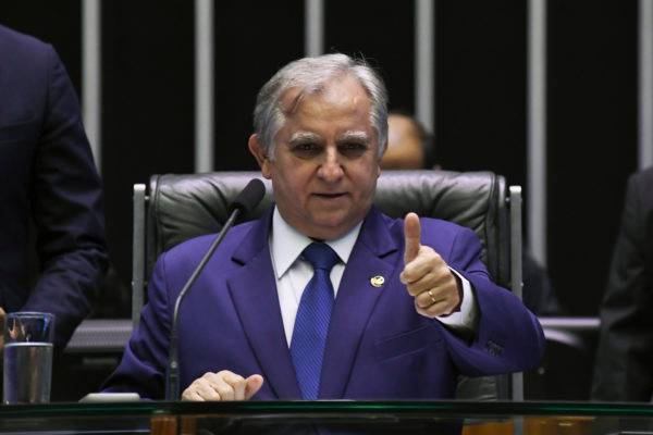 Doze assessores do senador Izalci Lucas trabalham no diretório do PSDB no Distrito Federal: "eu que coloquei eles lá", diz. Foto: Jefferson Rudy/Agência Senado