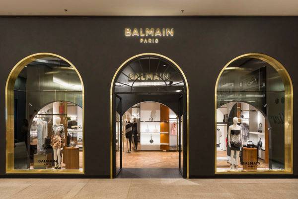 Balmain comemora a abertura da sua primeira loja no Brasil